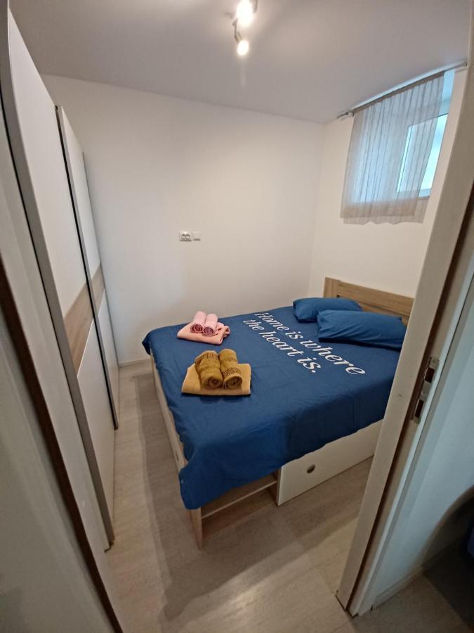 Blue &Red Apartment ดรามัลย์ ภายนอก รูปภาพ
